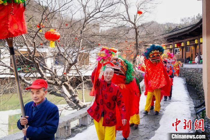 鼎点娱乐官方：锦绣中国年｜河南新县：欢天喜地闹新春