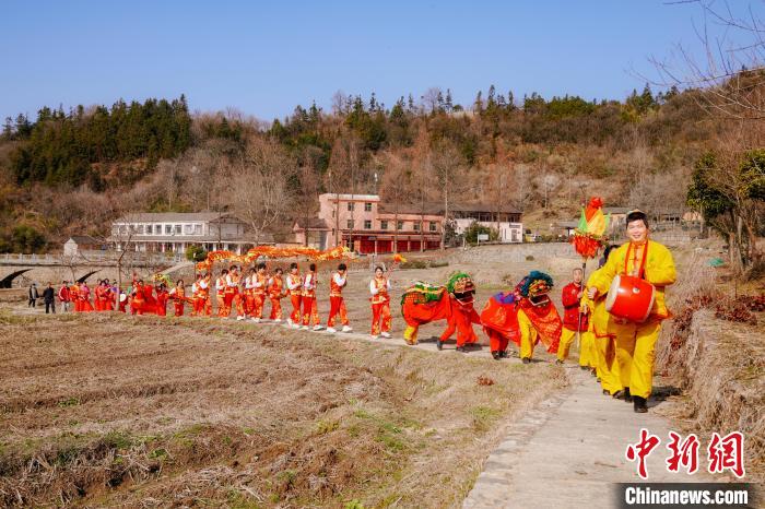 鼎点娱乐官方：锦绣中国年｜河南新县：欢天喜地闹新春