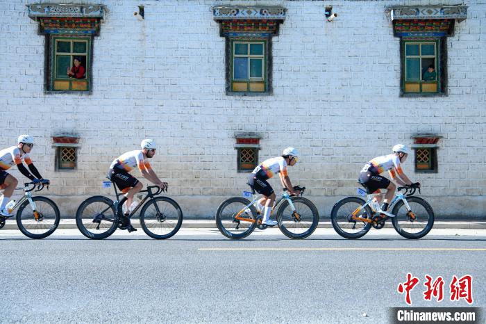 鼎点娱乐官方：中国西藏第五届跨喜马拉雅国际公路自行车极限赛收官