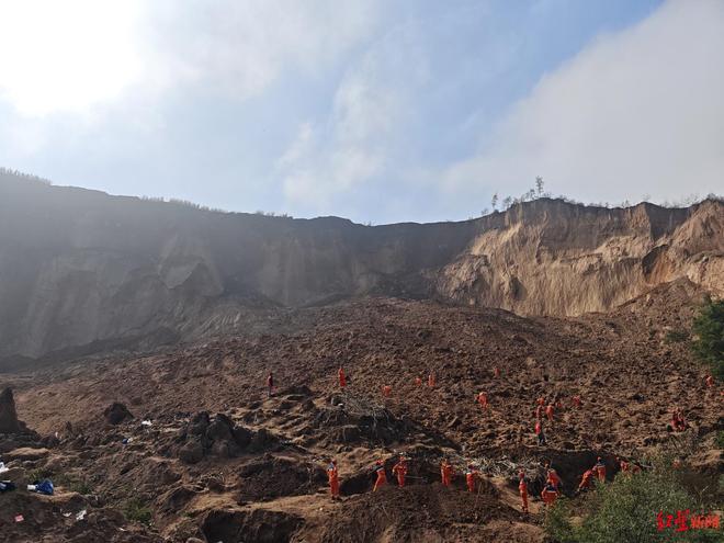 河内1.5分彩：农妇收玉米遇山体滑坡失联第七天：事故位于采矿区，家属进入现场 镇政府：先找人