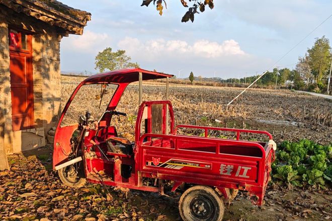河内1.5分彩：农妇收玉米遇山体滑坡失联第七天：事故位于采矿区，家属进入现场 镇政府：先找人