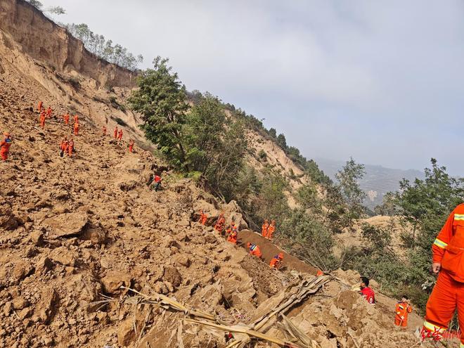 河内1.5分彩：农妇收玉米遇山体滑坡失联第七天：事故位于采矿区，家属进入现场 镇政府：先找人